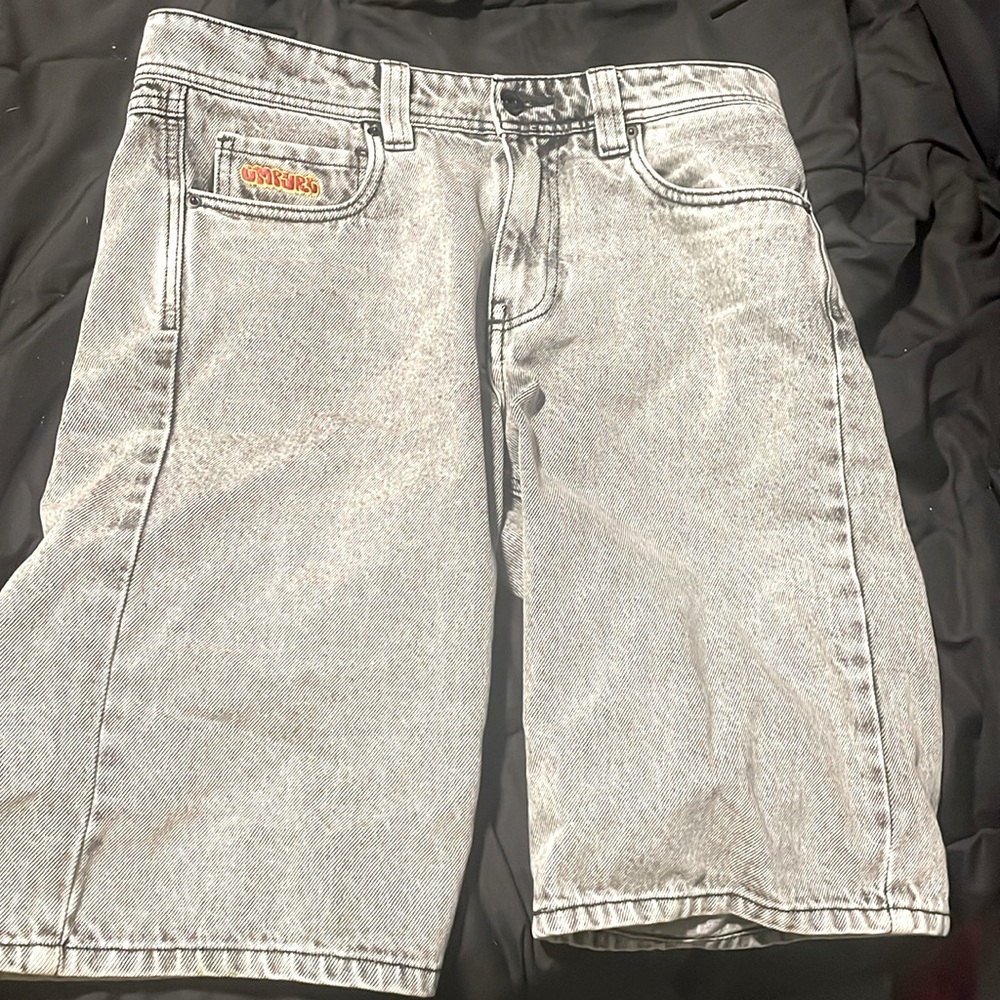 Selling grey Jean short empyres, please contact for more information